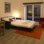 Stylish One Bed Apartment With Private Garden