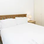 Stylish One Bed Apartment With Private Garden