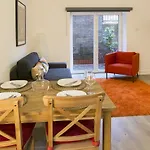 Stylish One Bed Apartment With Private Garden