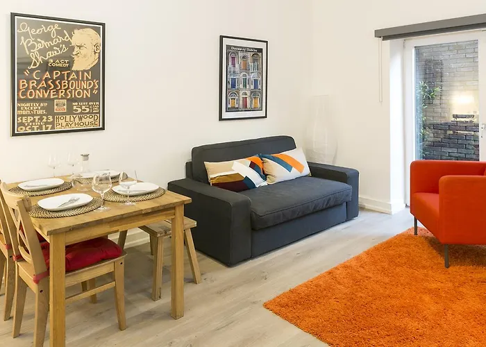 Stylish One Bed Apartment With Private Garden